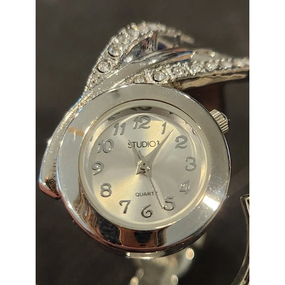 Studio Bangle‎ Band Quartz Watch Womens Needs Battery Silver Tone 21mm